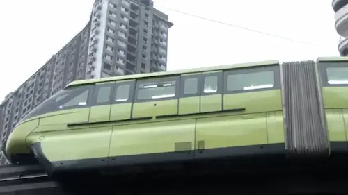 Mumbai : भारी बारिश के बीच मोनोरेल में तकनीकी खराबी
