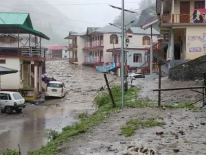 Latest News Mussoorie : आपदा में फंसे पर्यटकों के लिए होटल फ्री