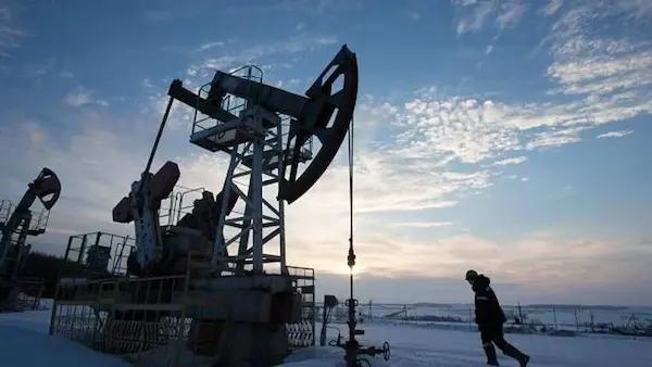 Breaking News Oil: रूस तेल उत्पादन में संकट गहराया