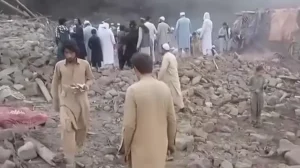 Breaking News: Pakistan: पाक वायुसेना की बमबारी से 30 नागरिक मरे