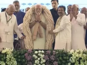 Latest News Purnia : पीएम मोदी को पहनाई गई खास मखाना माला
