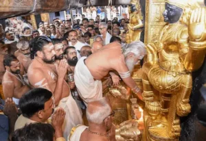Latest News Kerala : सबरीमाला मंदिर में मूर्तियों से 4 किलो सोना चोरी
