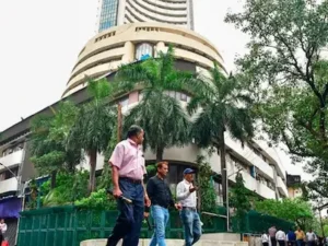 Latest News Sensex : सेंसेक्स 58 अंकों की गिरावट के साथ 82,102 पर बंद
