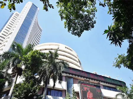 Sensex : सेंसेक्स 500 अंक चढ़कर 81,600 के पार