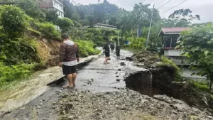 Weather : सिक्किम में भूस्खलन का कहर: चार की मौत, तीन लापता