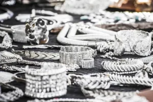 Breaking News: Silver: चाँदी ने छुआ ₹1.37 लाख का रिकॉर्ड