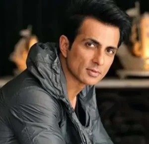 Latest Hindi News : बाढ़ पीड़ितों के लिए 100 भैंसें दान करेंगे सोनू सूद और मालविका