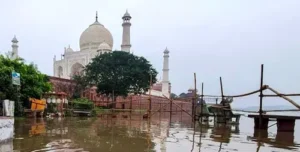 National : यमुना का जल स्तर पहुंचा खतरे के निशान से ऊपर