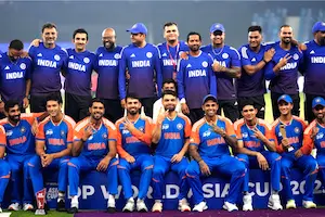 Latest Hindi News : Asia Cup : ट्रॉफी देने से वंचित रहे PCB चीफ नकवी, मंच पर हुई बेइज्जती