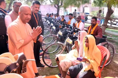 UP : योगी सरकार दिव्यांगजनों को आत्मनिर्भर बनाने में जुटी