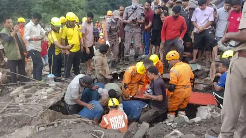Latest News-Uttarakhand : मलबे में जिंदगी से जूझती मां