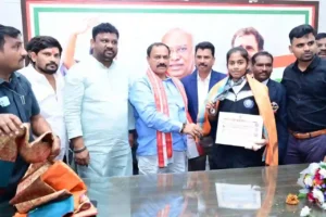 Karate : गांधी भवन में कराटे चैंपियनों का सम्मान