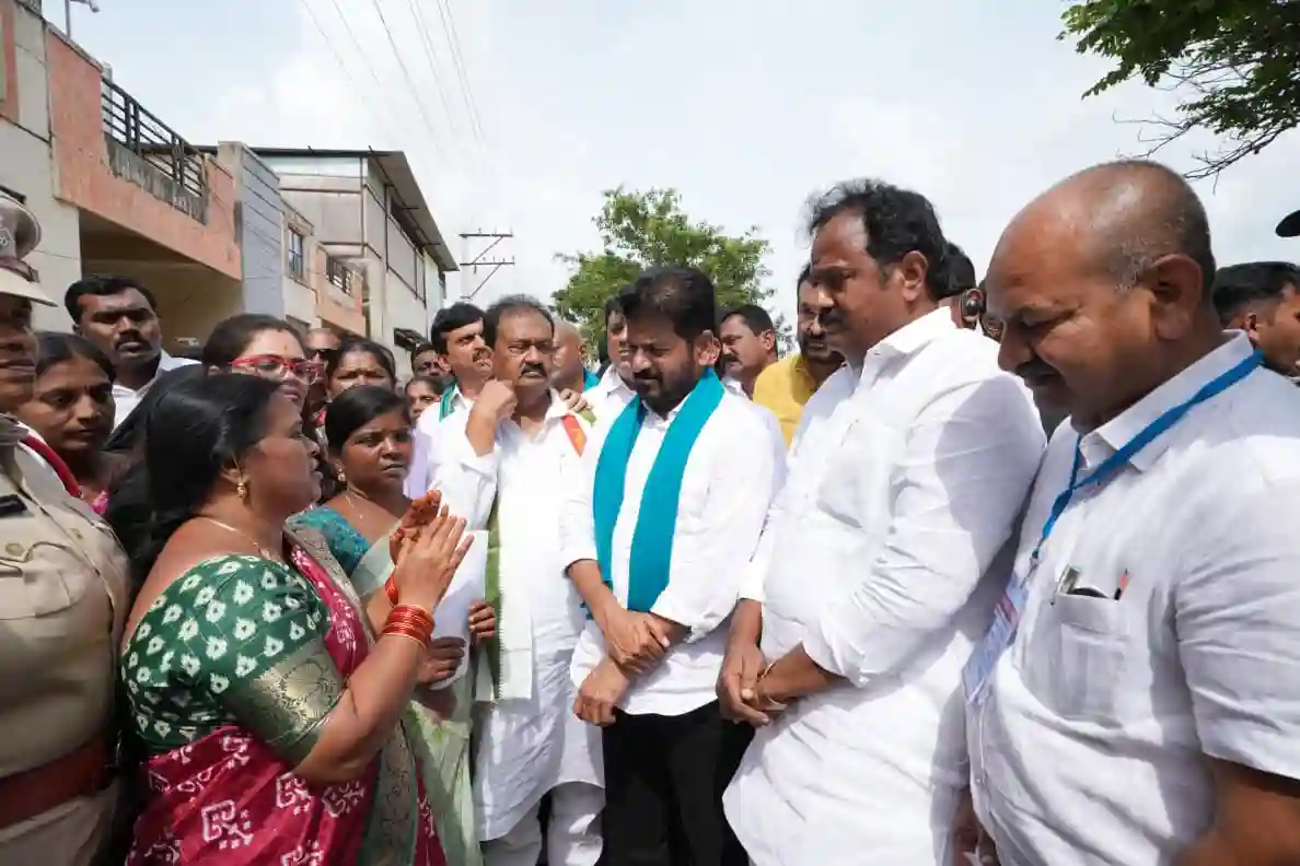 बाढ़ प्रभावित क्षेत्रों का सीएम ने किया दौरा, पीड़ितों को मदद का भरोसा