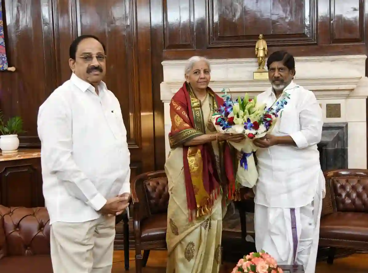 डिप्टी सीएम ने बाढ़ मुआवज़ा को लेकर केन्द्रीय वित्त मंत्री से मुलाकात की