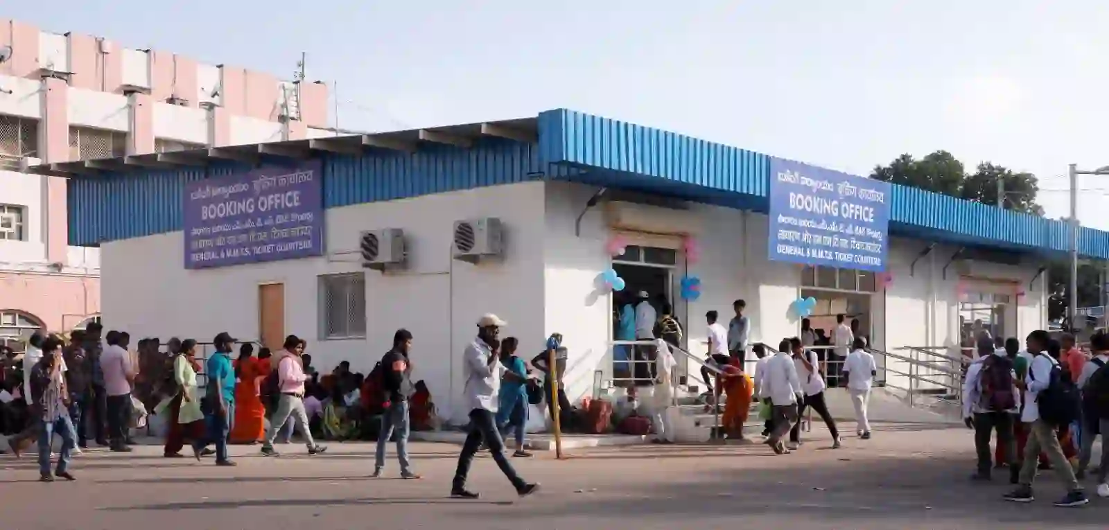 त्योहारी सीज़न में भीड़ से निपटने के लिए दक्षिण मध्य रेलवे ने कमर कसी