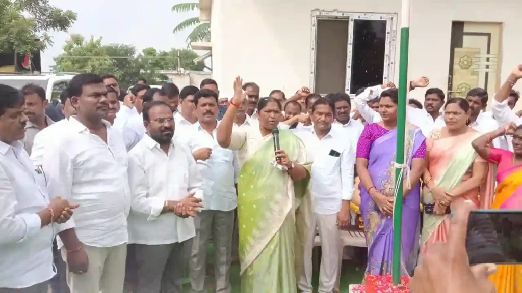 News Hindi : जाति और धर्म के विरुद्ध तेलंगाना विलय में सभी ने सहयोग किया : सीतक्का