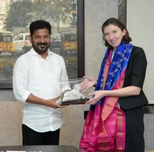News Hindi : ब्रिटिश कंपनियों से मूसी रिवर फ्रंट डेवलपमेंट में भागीदार बनें : सीएम रेवंत
