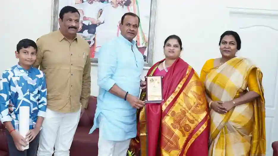 News Hindi : राष्ट्रीय शिक्षक पुरस्कार प्राप्त करने वाली नक्का स्नेहलता ने की मंत्री ने मुलाकात