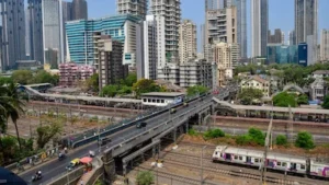 Mumbai: 125 साल पुराना एलफिंस्टन ब्रिज बंद, 450 परिवारों ने जताया विरोध