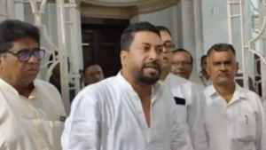 National: बंगाल विधानसभा में हंगामा , पांच बीजेपी विधायक निलंबित