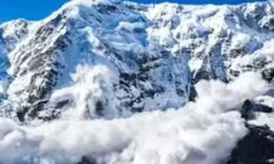 National : केदारनाथ धाम के पास टूटा ग्लेशियर