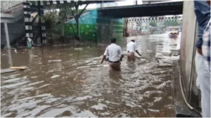 Hindi News : हैदराबाद में भारी बारिश का दूसरा दिन: बाढ़ की स्थिति पर अपडेट