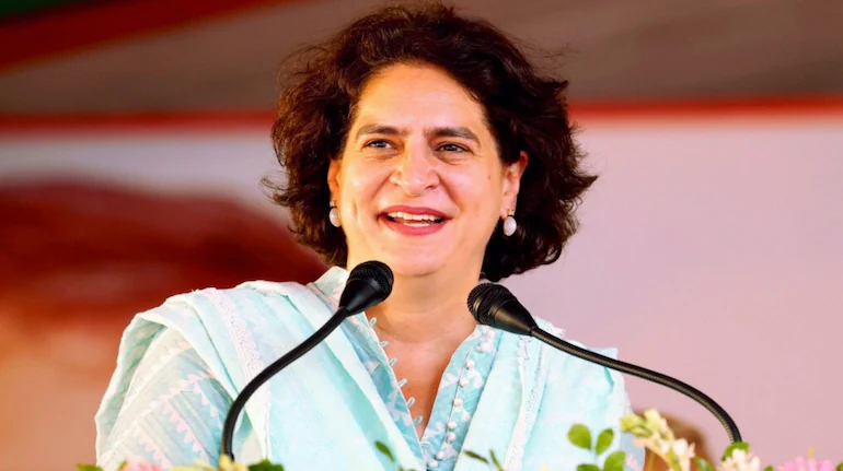 Latest Hindi News : प्रियंका गांधी आज से चुनावी मैदान में, BJP के किलों पर करेंगी सीधा प्रहार