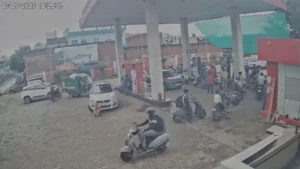 UP News: बैठी मासूम बुज़ुर्ग पर चढ़ा दी कार, मानवता हुयी शर्मसार