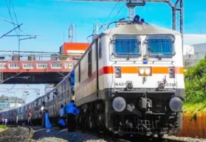 Railway : रेल टिकट जाँचकर्मियीं को अब लगानी पड़ेगी बायोमेट्रिक अटेंडेंस