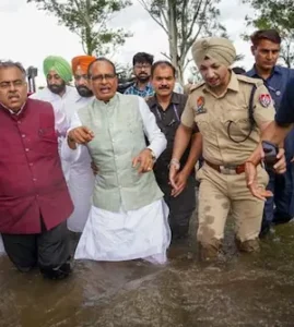 Punjab : केंद्रीय कृषि मंत्री शिवराज सिंह ने किया बाढ़ प्रभावित जिलों का दौरा