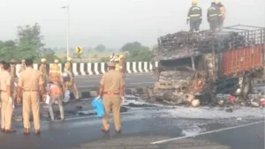 Latest Hindi News : अलीगढ़-कानपुर हाईवे पर दर्दनाक हादसे में पांच लोगों की मौत