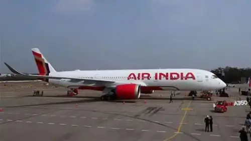 Breaking News: Air India: मिलान में फंसे 256 यात्री, दिवाली पर निराशा