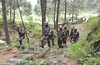 तीन जवान घायल