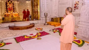 अयोध्या में सीएम योगी का दर्शन-पूजन, जय श्रीराम से गूंज उठा मंदिर परिसर