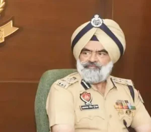 5 करोड़, सोना और हथियार बरामद