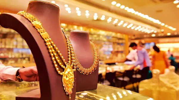 Breaking News: Gold: सोना और चांदी की कीमतों में रिकॉर्ड उछाल