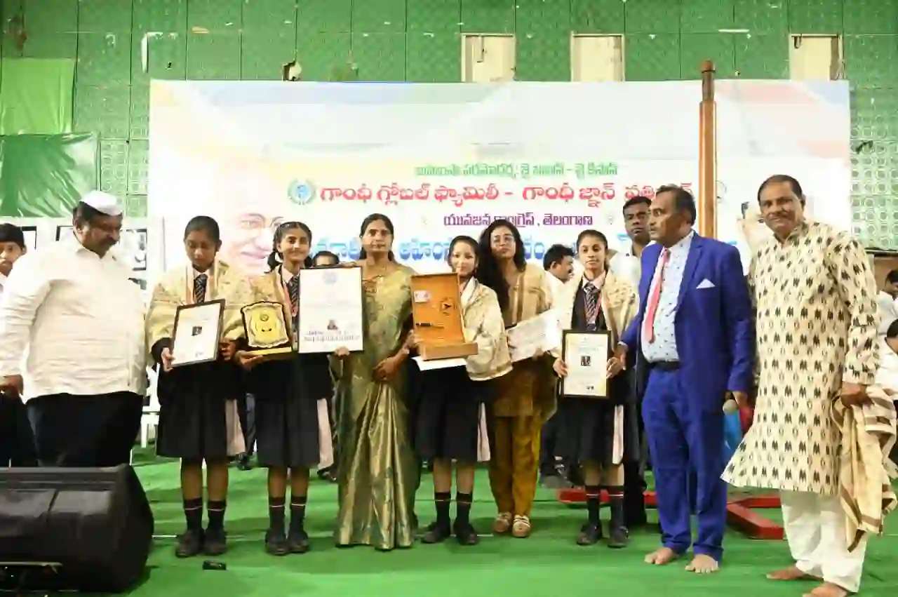 5,000 महात्मा गांधी प्रतिमाओं की प्रदर्शनी प्रदर्शित