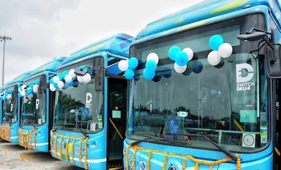 Latest Hindi News : दिल्ली में लॉन्च हुई हाई-टेक ई-बस सेवा, मेट्रो जैसी सुविधाओं से लैस