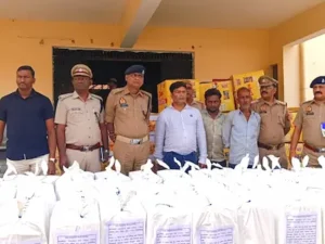 यूपी में बड़ी तस्करी पकड़ी, 3.5 करोड़ का प्रतिबंधित कफ सिरप जब्त