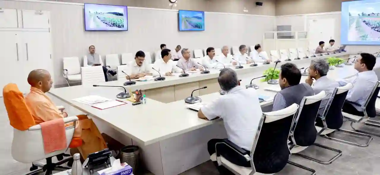 नलकूपों से पानी के दुरुपयोग को   वैज्ञानिक पद्धति रोके : सीएम योगी