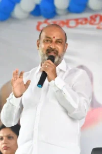 News Hindi : केंद्रीय मंत्री ने फीस प्रतिपूर्ति बकाया को लेकर कांग्रेस पर निशाना साधा
