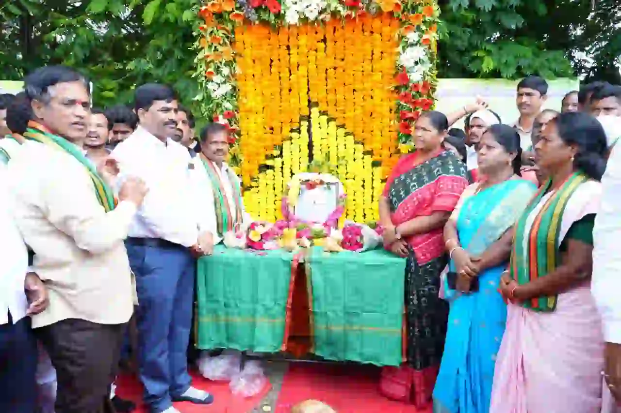 सरकार कोमरम भीम की आकांक्षाओं को साकार करने के लिए समर्पित – सीताक्का