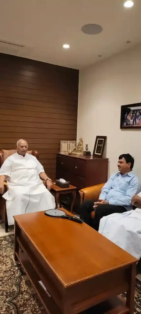 News Hindi : मंत्री ने खड़गे को इंदिरम्मा इंदला योजना की जानकारी दी