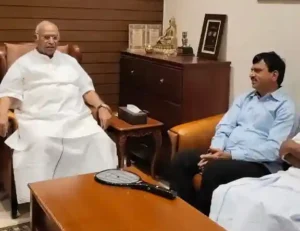 News Hindi : मंत्री ने खड़गे को इंदिरम्मा इंदला योजना की जानकारी दी