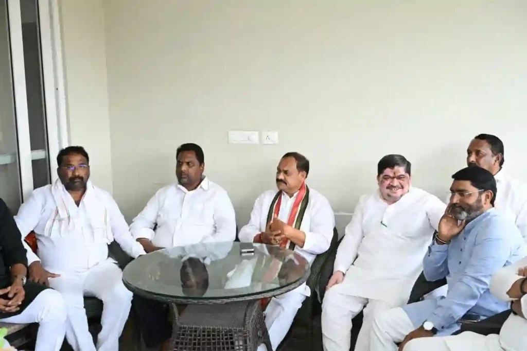 News Hindi : टीपीसीसी प्रमुख के हस्तक्षेप से मंत्रियों पोन्नम-अदलुरी के बीच विवाद सुलझा
