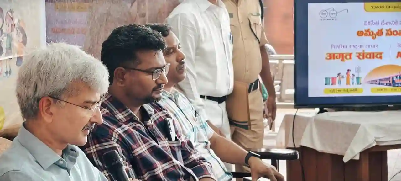 डीआरएम मोहित सोनकिया ने यात्रियों से किया सीधे अमृत संवाद