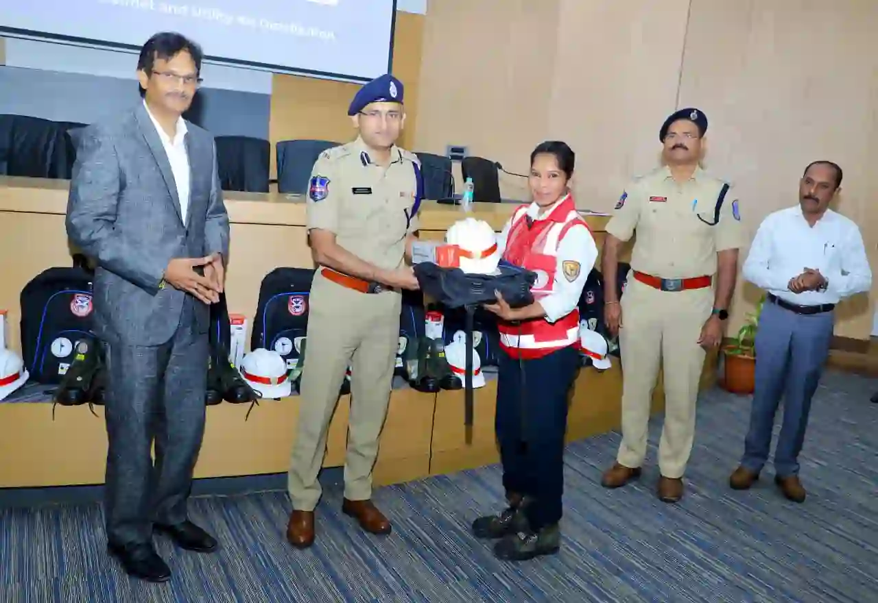 अनूठे ट्रैफिक मार्शल समर्पित सेवा के लिए सम्मानित