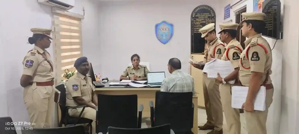News Hindi : डीसीपी पहुंची डोमलगुडा थाने और किया यह काम
