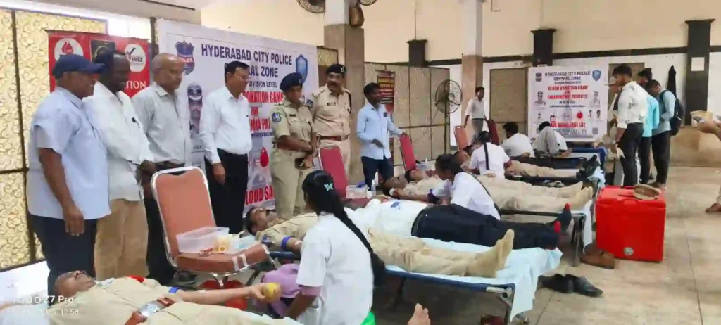 News Hindi : Police: पुलिस फ्लैग डे के मौके पर थैलेसीमिया के मरीज़ों के लिए ब्लड डोनेशन कैंप