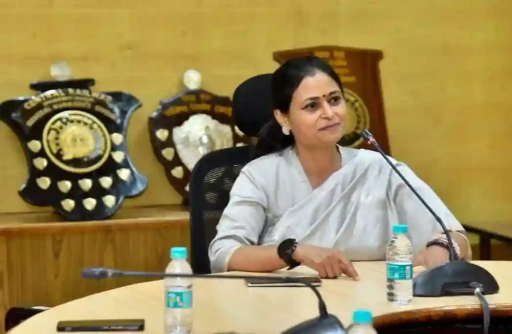 News Hindi : इंडिया दुनिया के प्लेटफॉर्म पर सबसे बड़ा क्राउड मैनेजर – इति पांडे